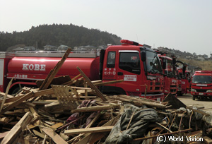 南三陸では、かつて大きな災害を経験した神戸の車両も活躍しています（撮影地：南三陸）