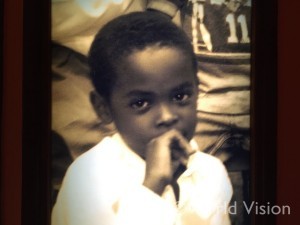 ルワンダ虐殺記念館にて撮影。10歳で命を落としたデイビッドくん