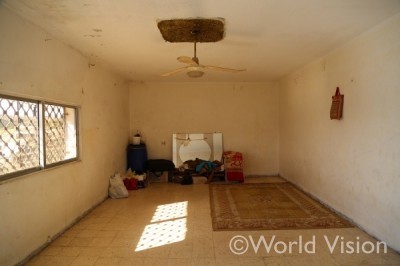 シリア難民の部屋の様子（文中の難民家族の家ではありません）