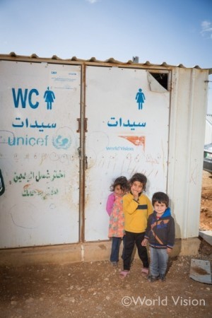 シリア難民キャンプで暮らす子どもたち