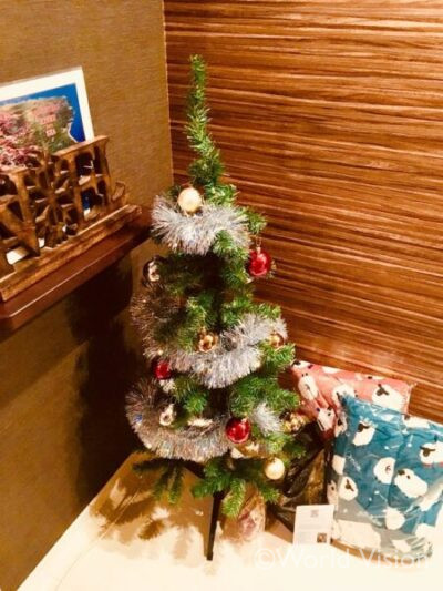 筆者が自宅に飾っている小さなクリスマスツリー