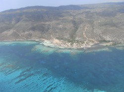 ヘリコプターから撮影したラゴナーブ島