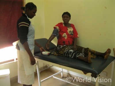 ンチシ県に唯一存在する病院では、妊婦さんが診察を受けていた