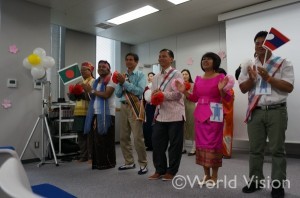 アジアのADPマネジャー11人も、ダンスで歓迎しました