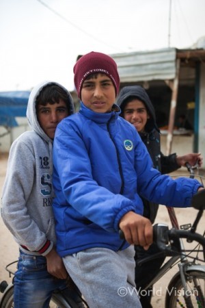 難民キャンプで暮らす男の子たち（ヨルダン）