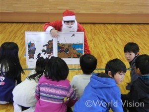 クリスマス会の様子。「南三陸町ボランティアサークル（MVC）ぶらんこ」は子供たちを笑顔にする活動を続けている