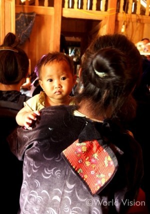 ベトナム・トアンザオADP地域のモン族の赤ちゃん
