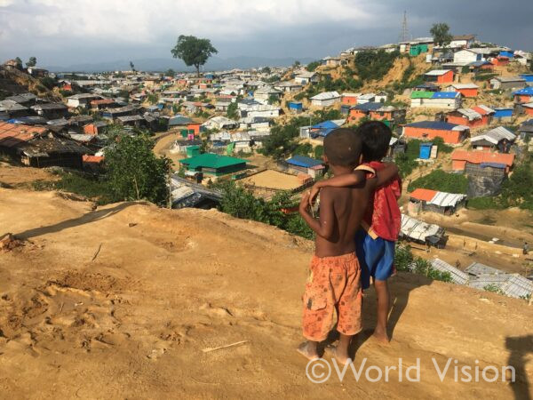 ミャンマー避難民のためのキャンプ