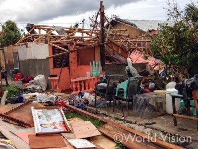 台風ハイヤンにより被災したWVスタッフの家