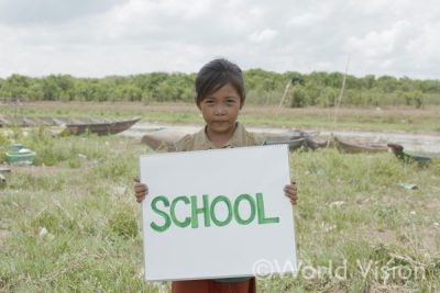 「学校に行きたい」と夢を語る少女（カンボジア）