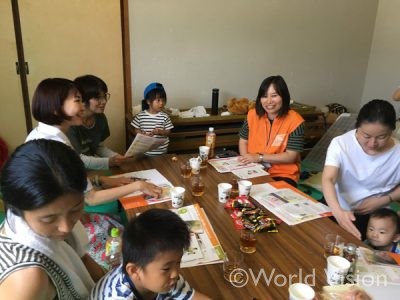 広島県内で開催した子どもや保護者の心のケアに関する座談会の様子
