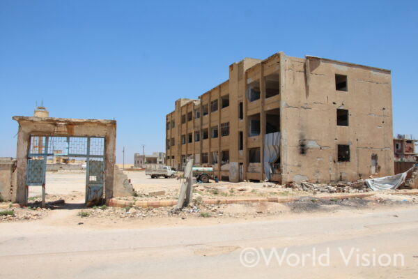 破壊された校舎（シリア北西部）