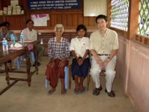 カンボジアの家族、自身のスポンサー・チャイルドと感動の面会 （2005年10月）