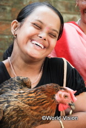 ワールド・ビジョンが運営する自助グループに 参加している、自閉症を持つ女性（インド）