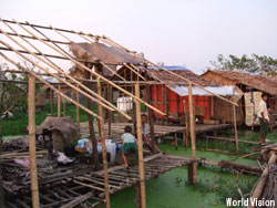 ミャンマー・サイクロンに被災したある家族